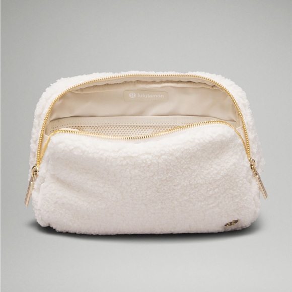 HP 12/26/24 NWT Lululemon Fleece Everywhere Belt Bag 2L in White Opal and Gold - Picture 4 of 10
